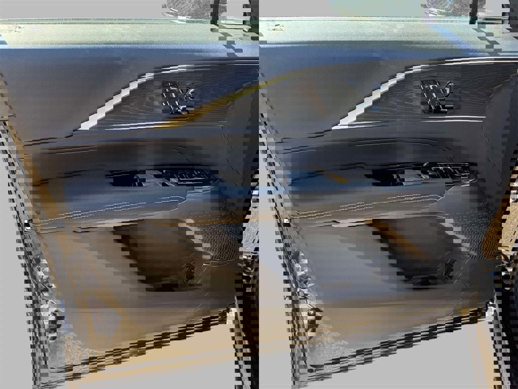 New 2025 Cadillac Lyriq Luxury image 14