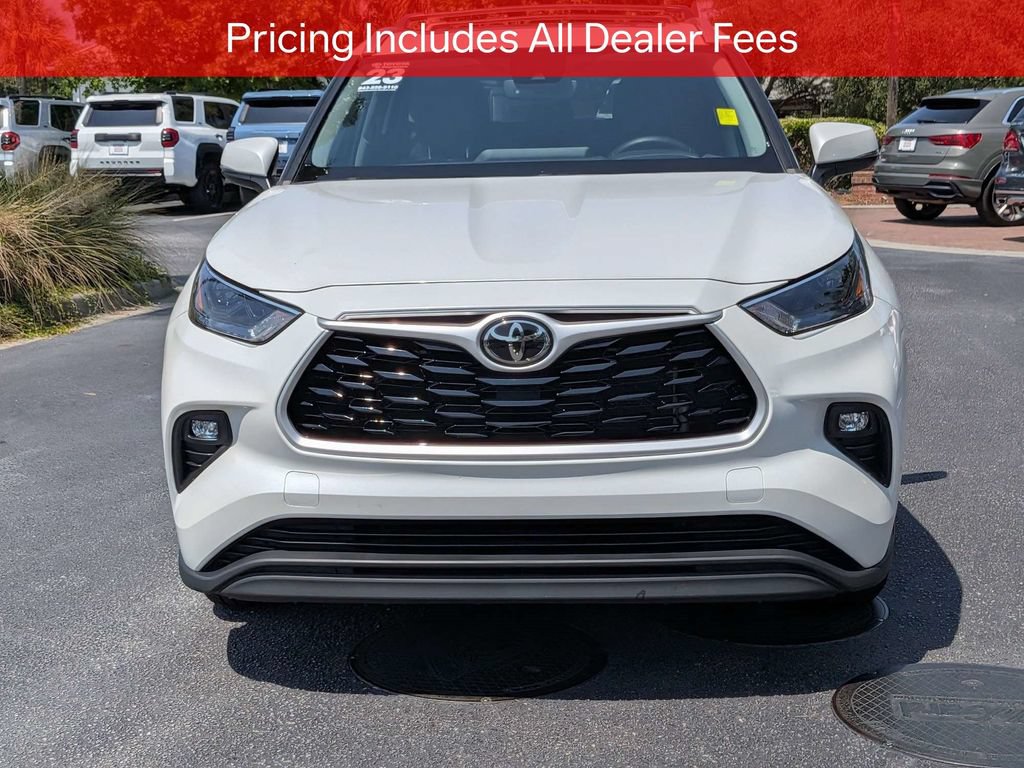 Used 2023 Toyota Highlander XLE AWD/4WD image 10