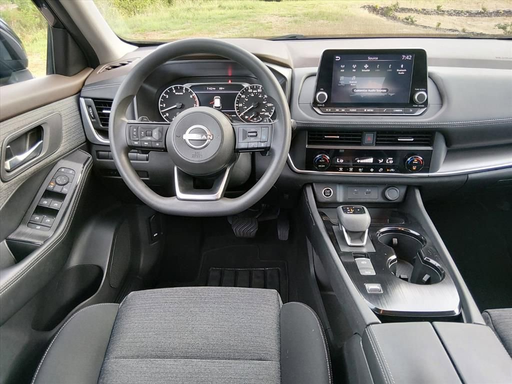 Certified 2023 Nissan Rogue SV FWD image 11