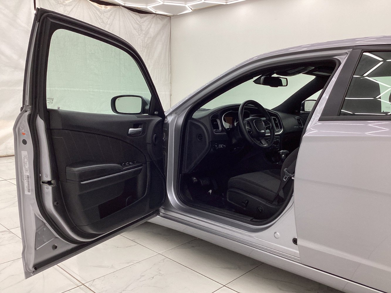 Used 2015 Dodge Charger SXT RWD image 16
