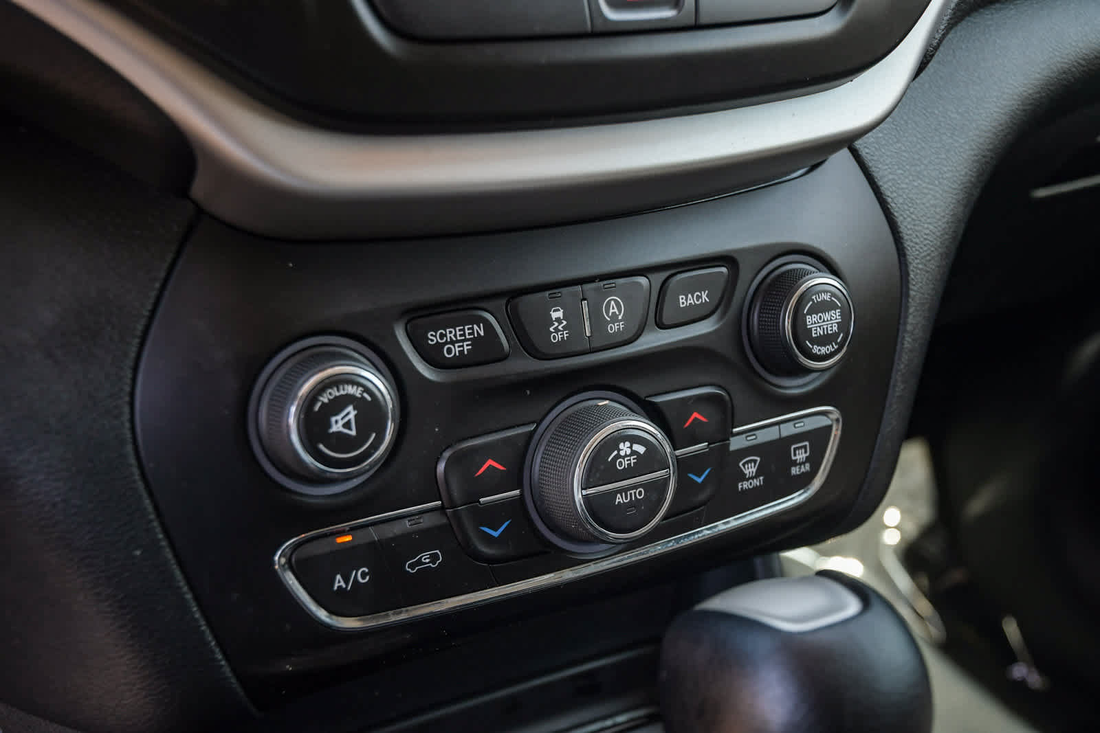 Used 2016 Jeep Cherokee Latitude w/ Comfort/Convenience Group FWD image 20