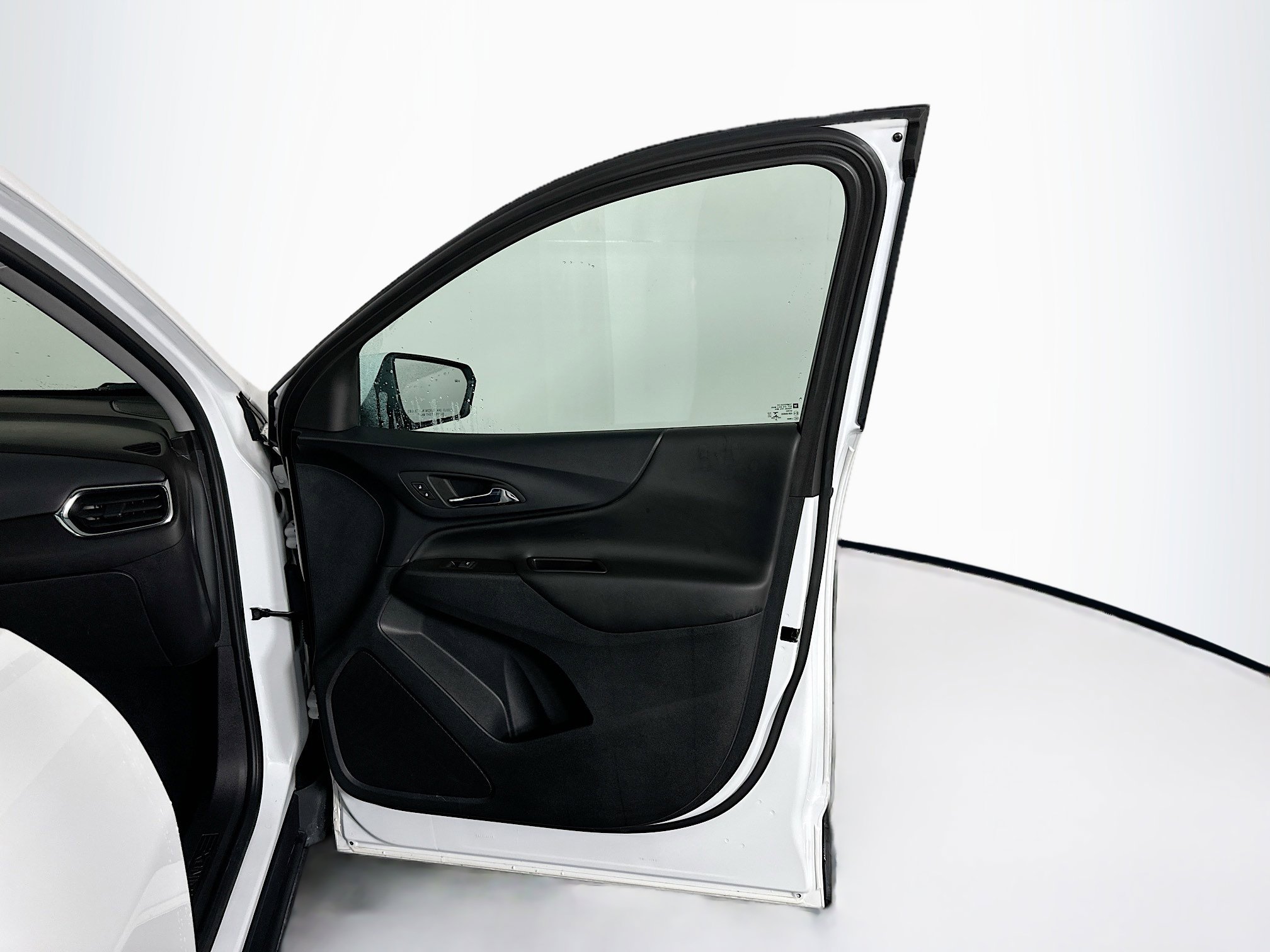 Used 2023 Chevrolet Equinox LT image 33