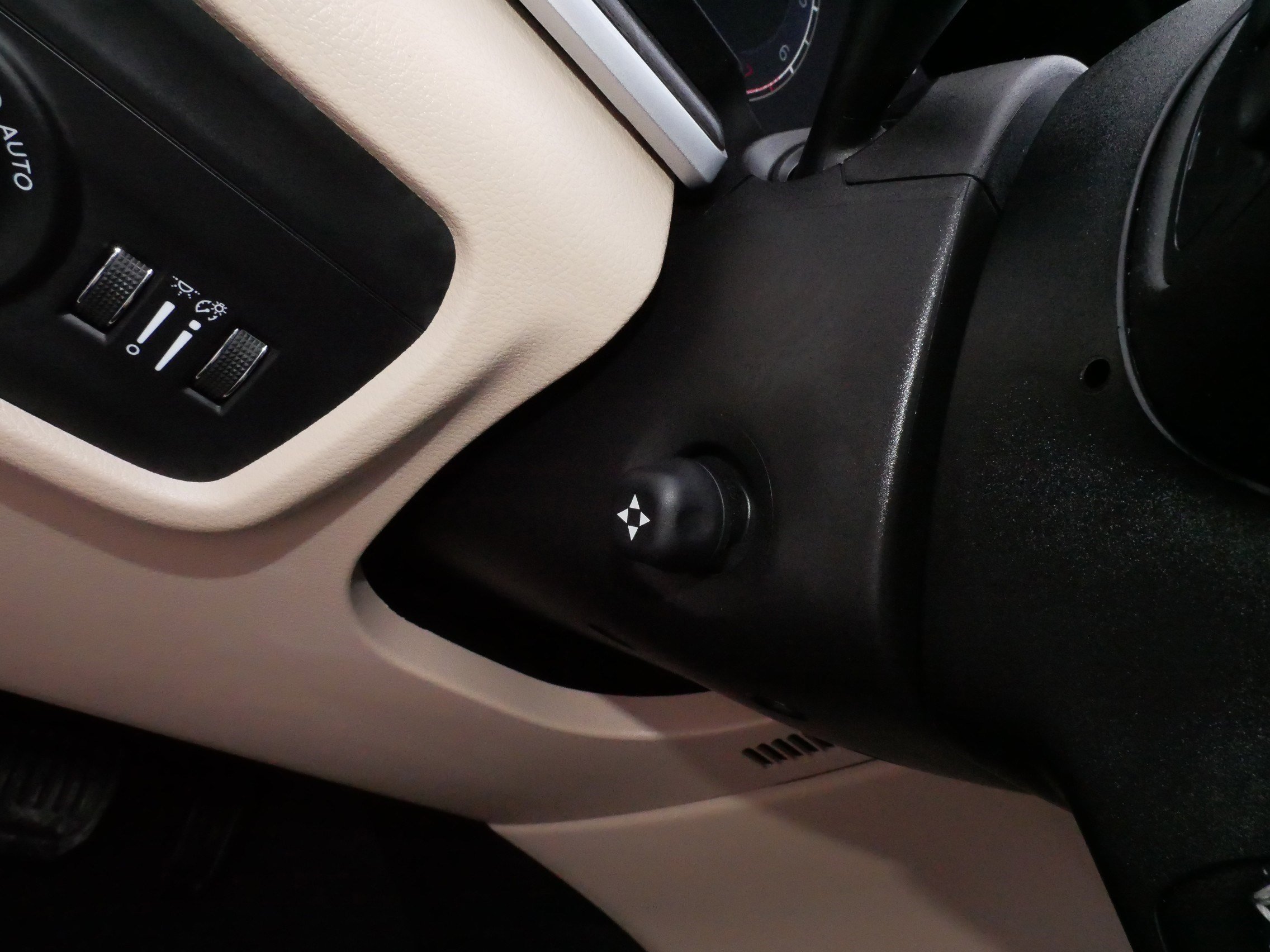 Used 2025 Jeep Grand Cherokee Limited w/ Luxury Tech Group II image 28