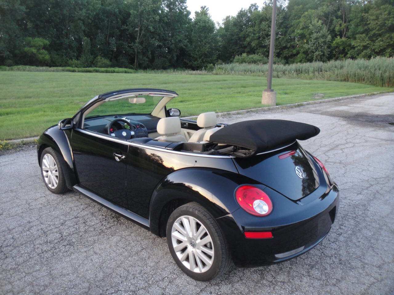 Used 2008 Volkswagen Beetle SE image 16