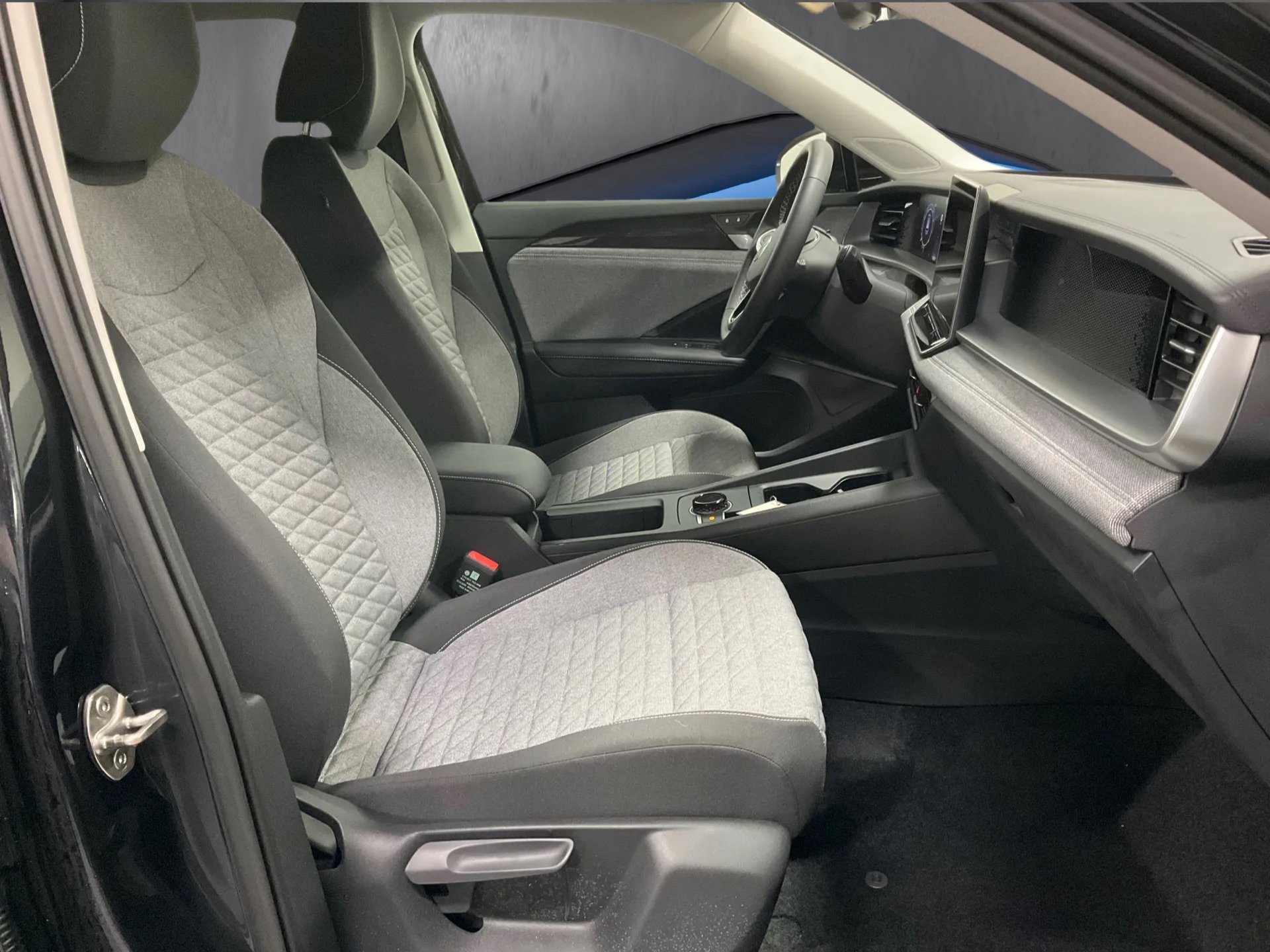 New 2025 Volkswagen Tiguan S image 9