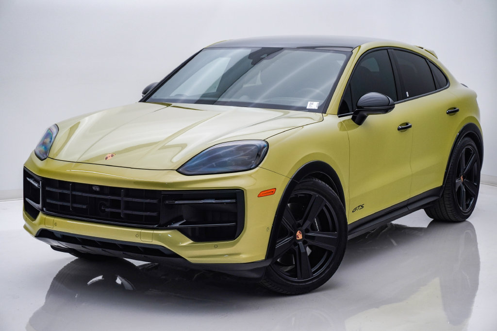 Used 2025 Porsche Cayenne GTS AWD/4WD image 3