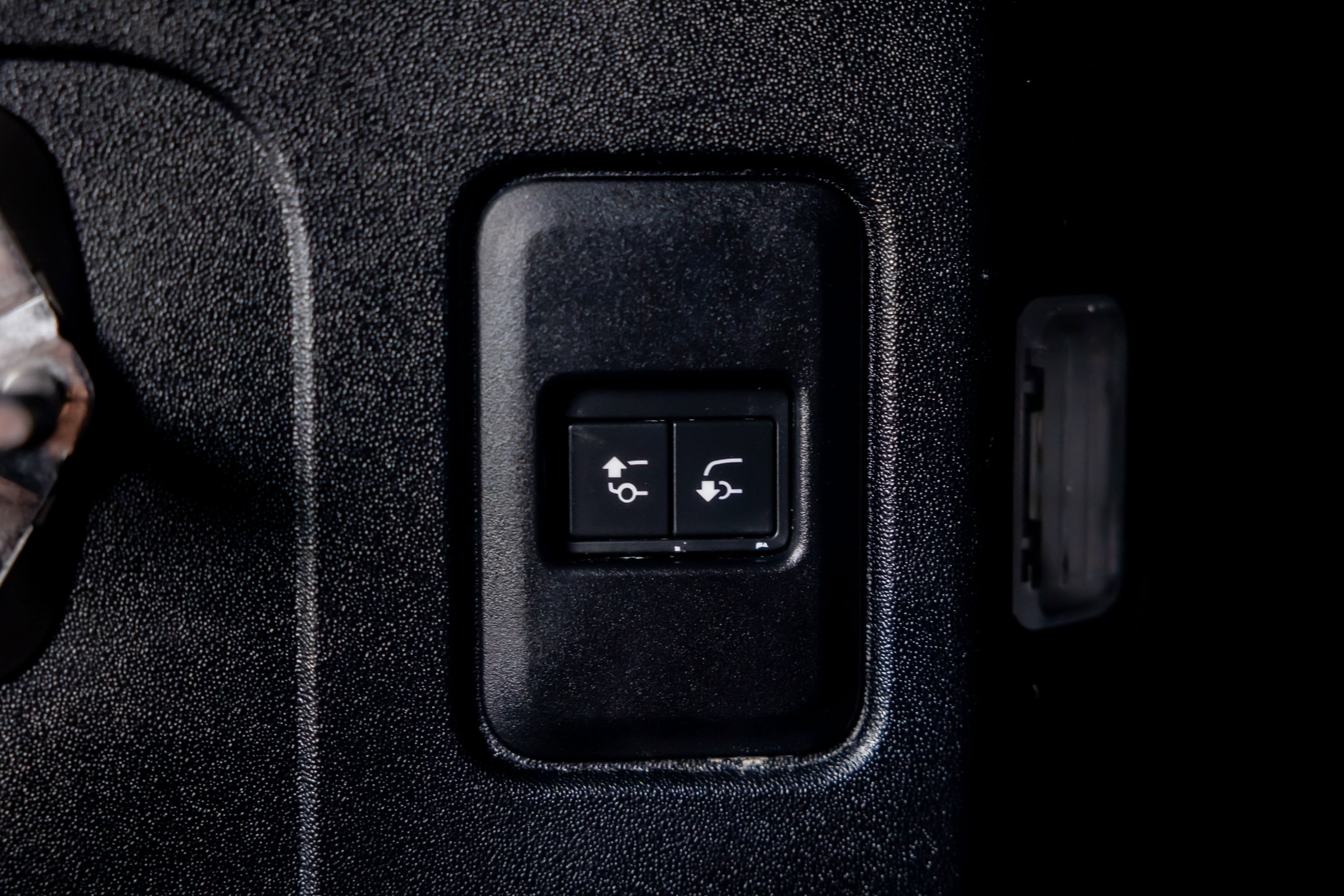 Used 2024 Land Rover Defender 110 X-Dynamic SE image 39