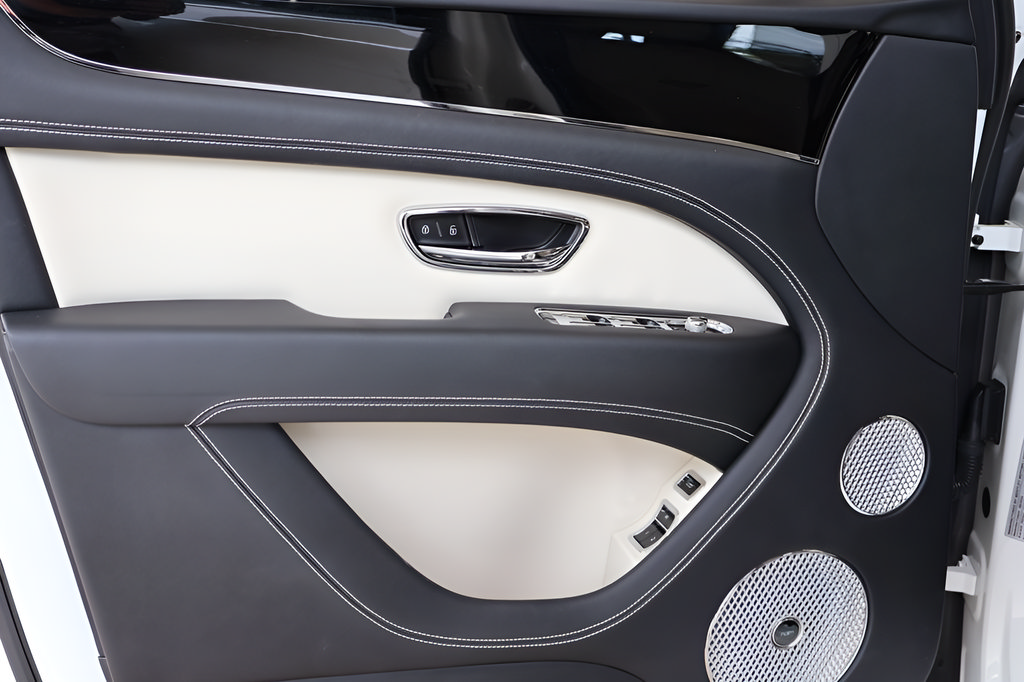 Used 2024 Bentley Bentayga AWD/4WD image 12