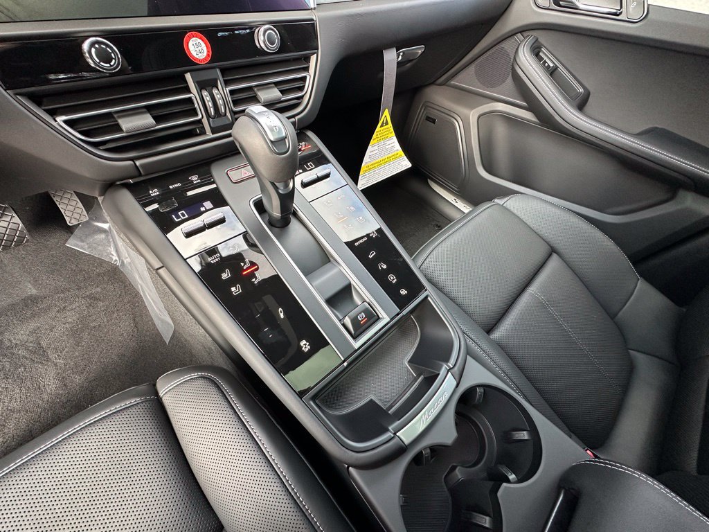 Certified 2026 Porsche Macan S AWD/4WD image 30