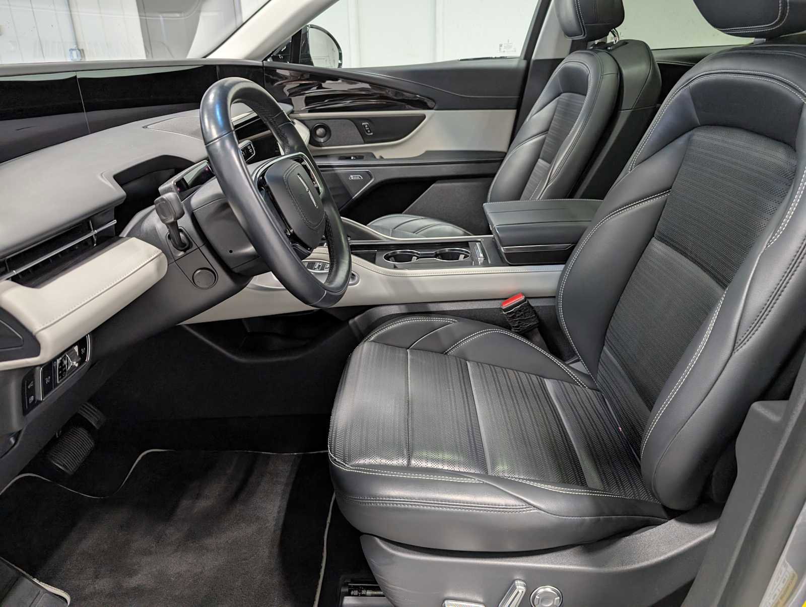 Certified 2024 Lincoln Nautilus Reserve w/ Equipment Group 202A AWD/4WD image 4