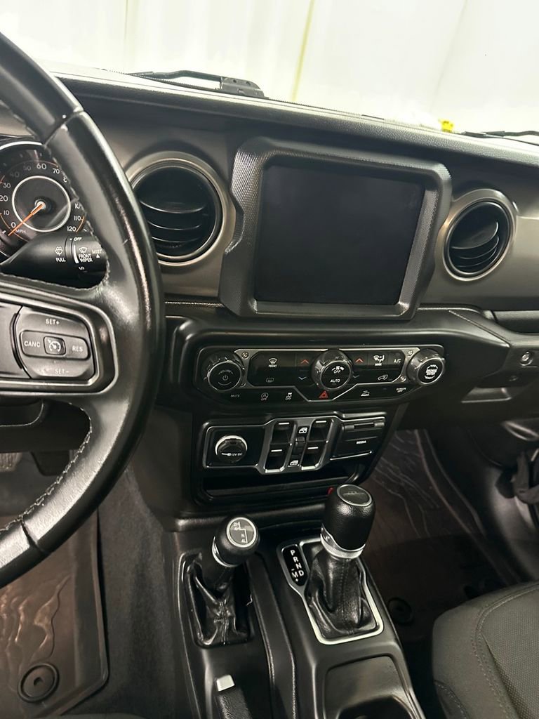 Used 2022 Jeep Gladiator Willys image 16