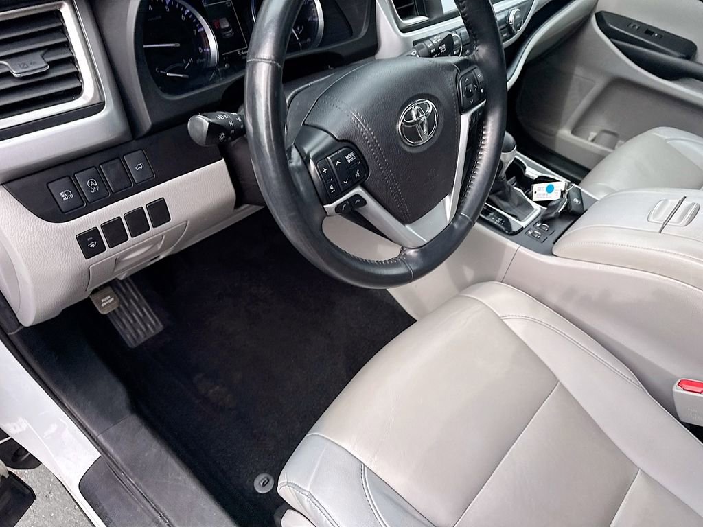 Used 2019 Toyota Highlander XLE image 5