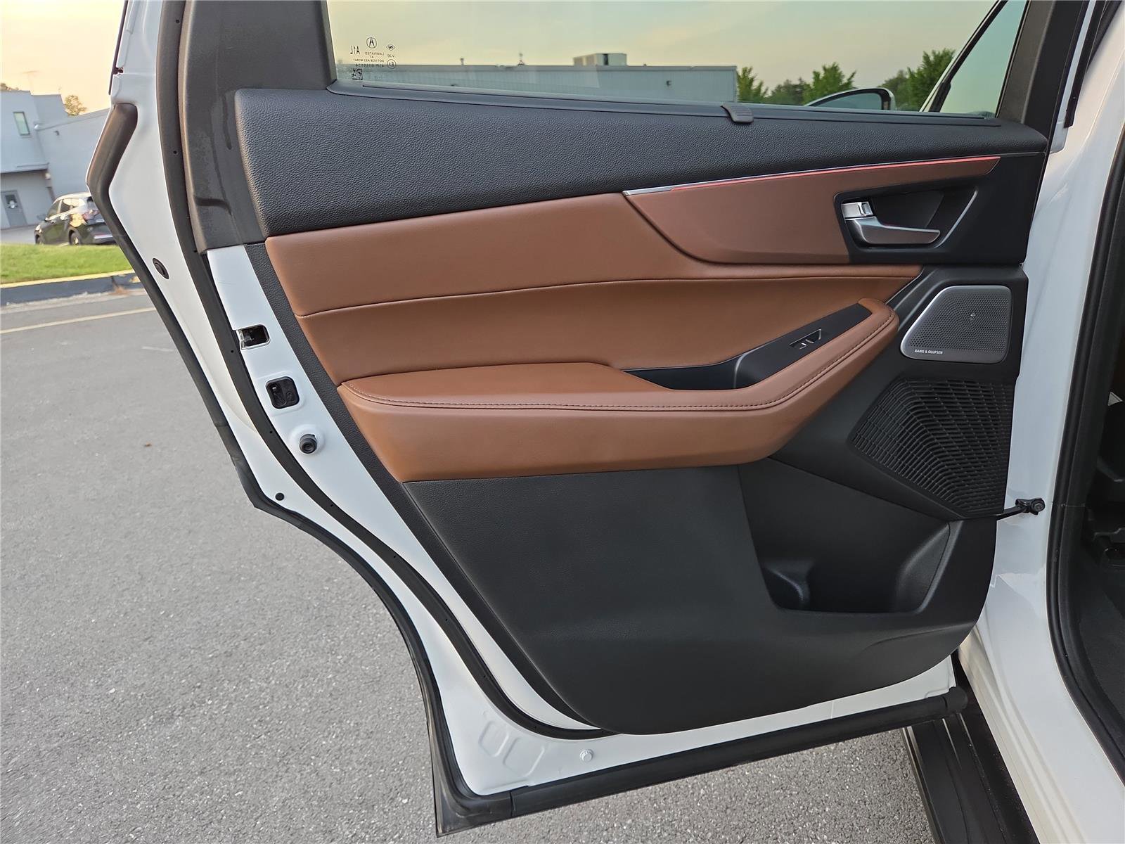 Used 2025 Acura MDX SH-AWD w/ Technology Package image 25
