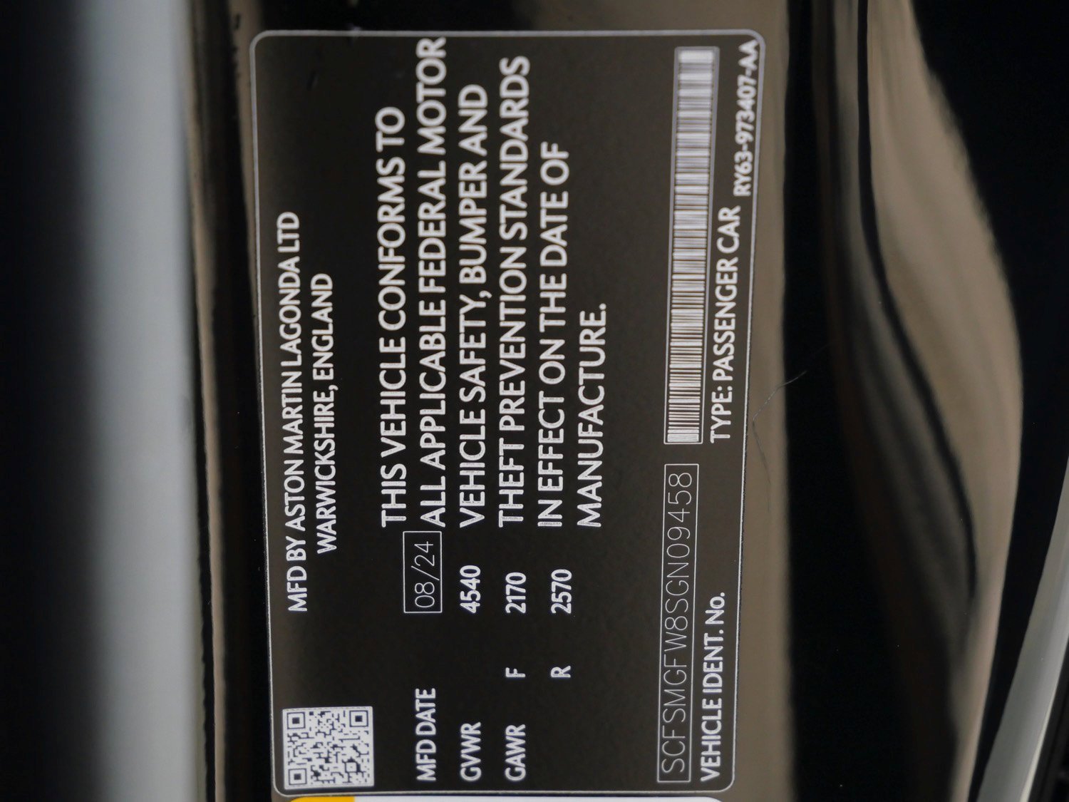 Used 2025 Aston Martin V8 Vantage Coupe image 28