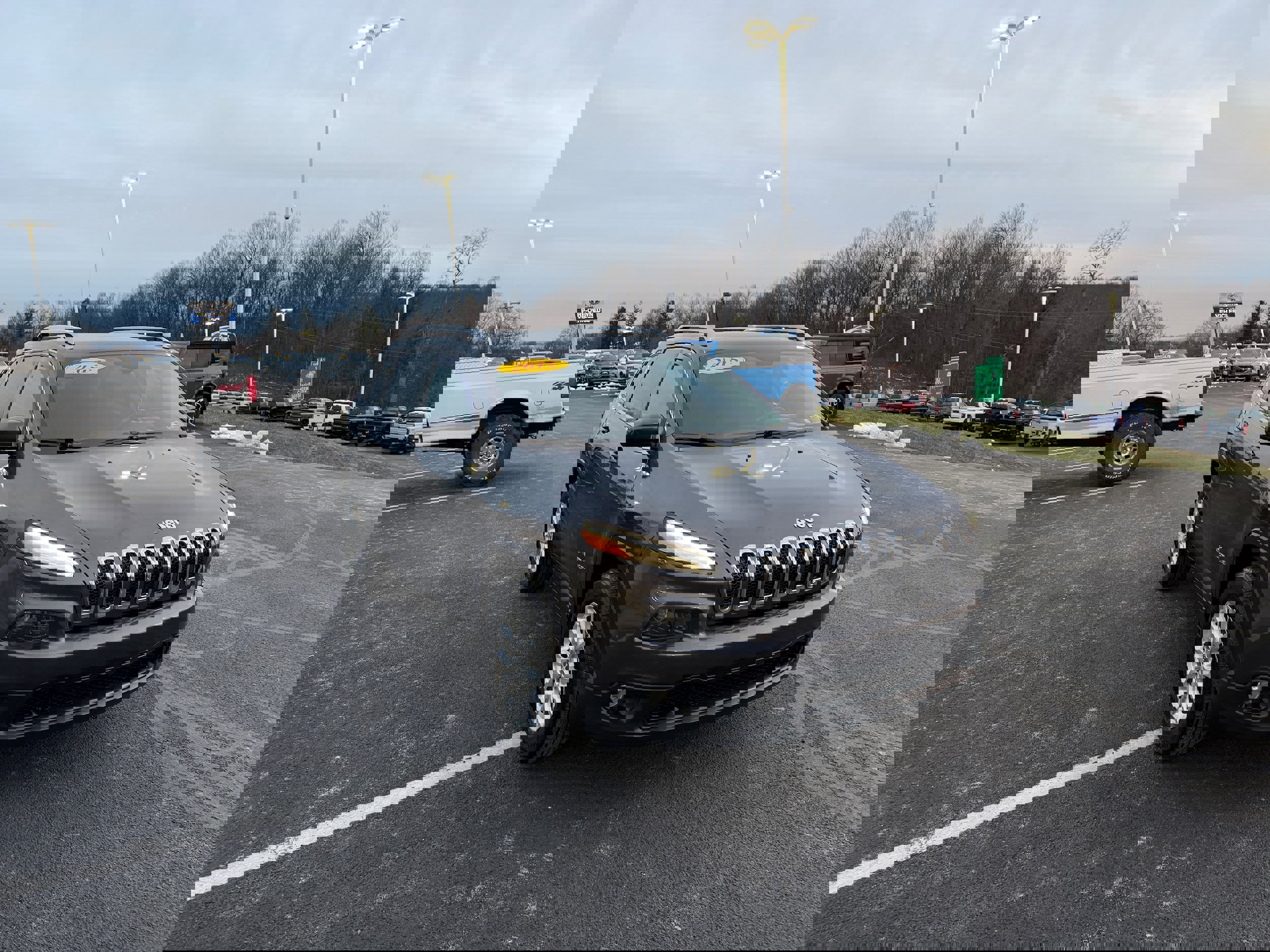 Used 2015 Jeep Cherokee Latitude w/ Cold Weather Group image 4