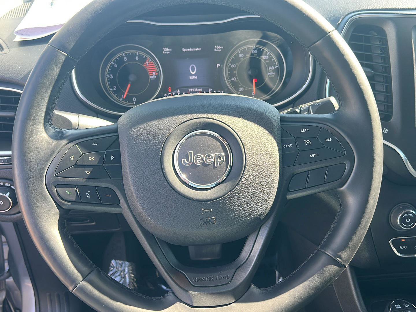 Used 2020 Jeep Cherokee Trailhawk AWD/4WD image 19