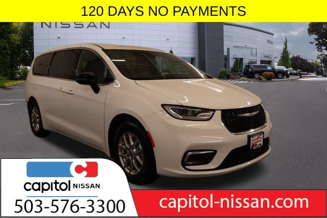 Used 2025 Chrysler Pacifica Select FWD image 1