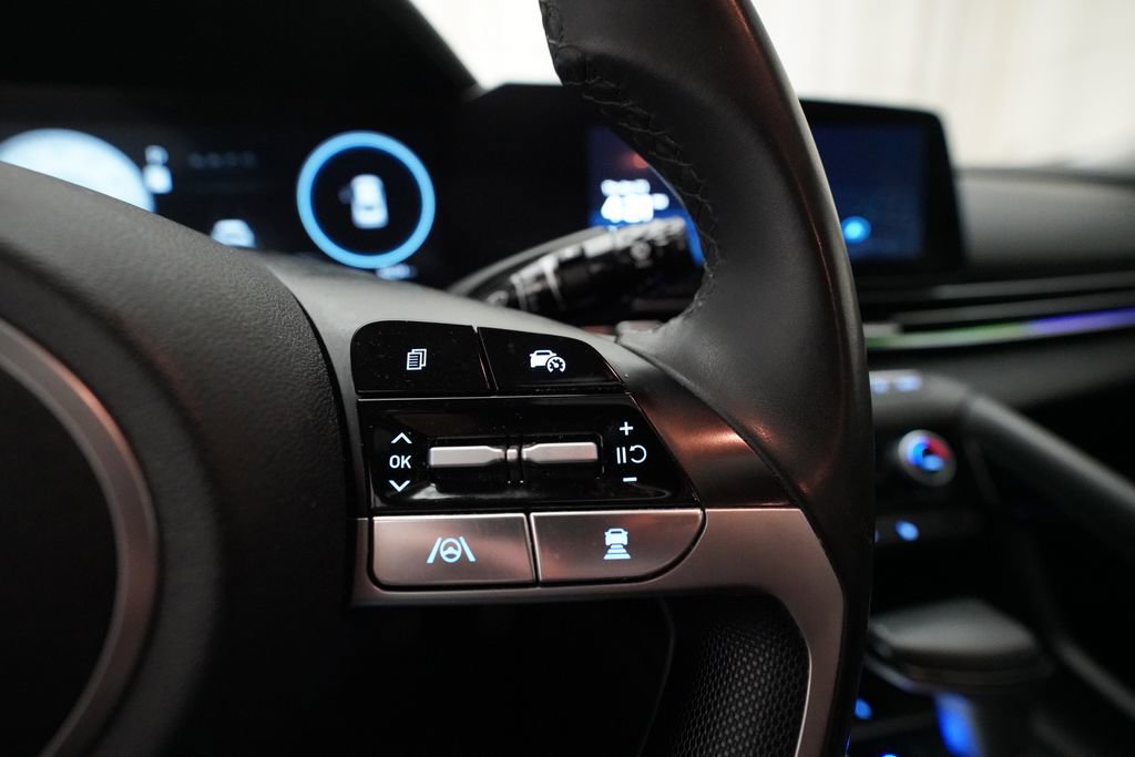 Used 2024 Hyundai Elantra Limited FWD image 18