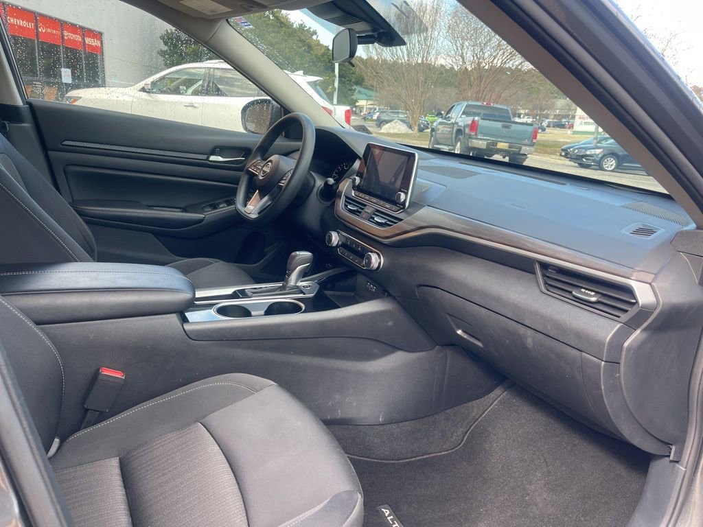 Used 2024 Nissan Altima 2.5 SV image 17