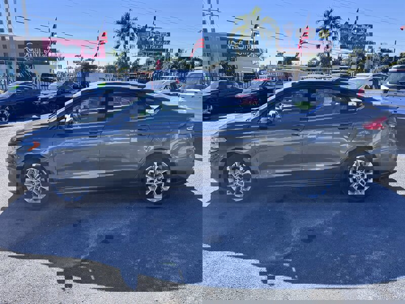 Used 2019 Ford Fusion SE image 7