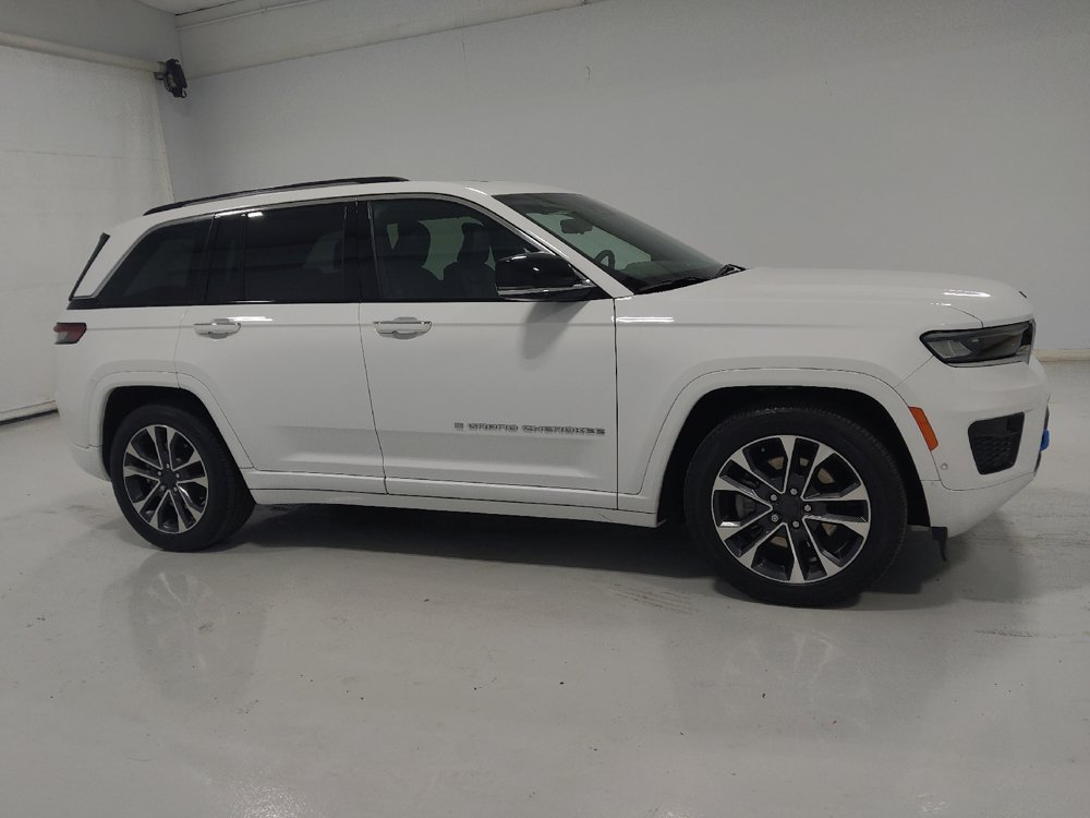 Used 2022 Jeep Grand Cherokee Overland w/ Luxury Tech Group IV AWD/4WD image 11