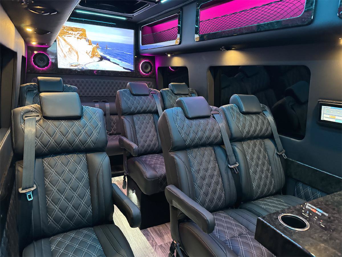 Used 2024 Mercedes-Benz Sprinter 3500 image 4