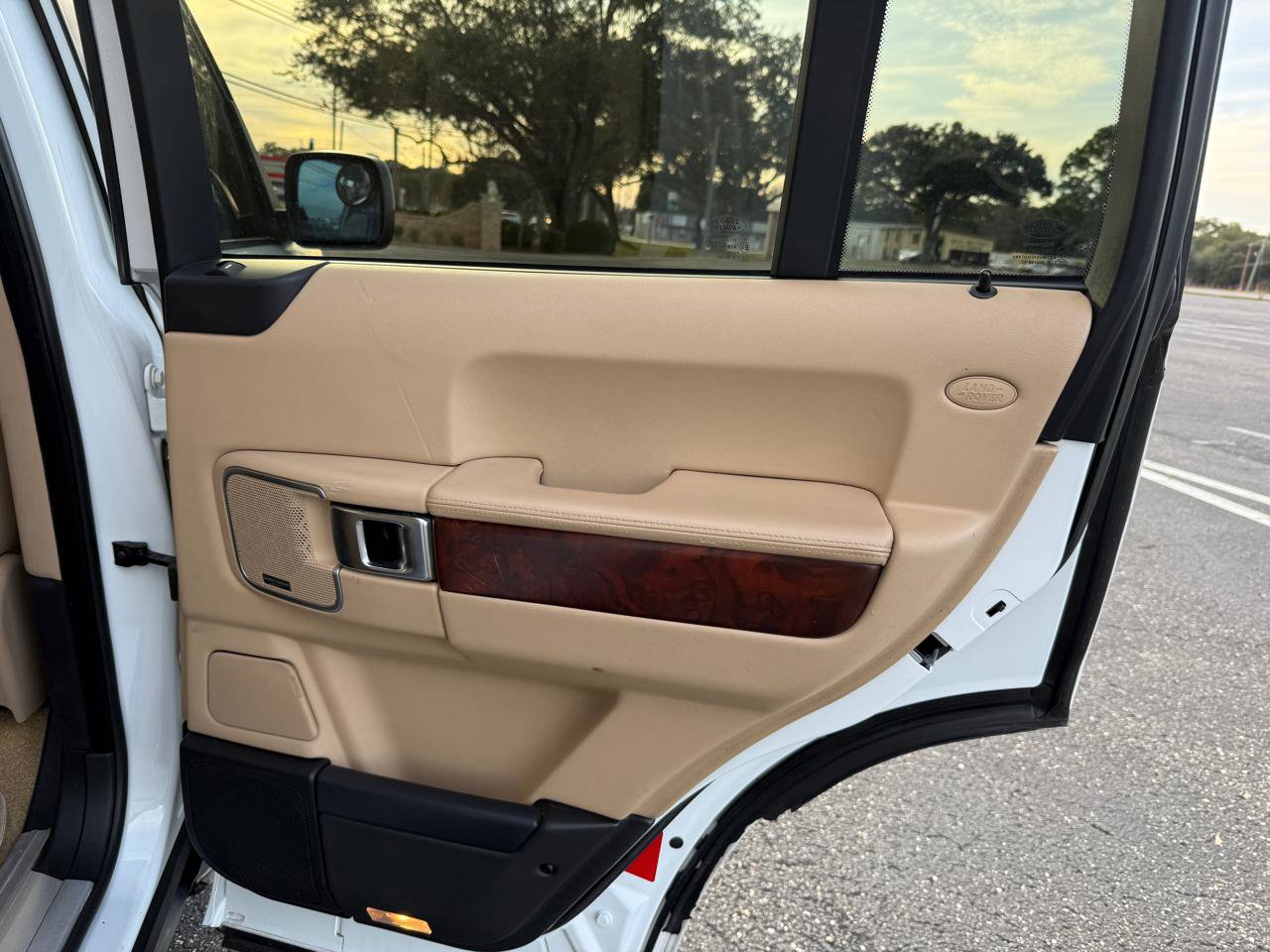 Used 2012 Land Rover Range Rover HSE image 22