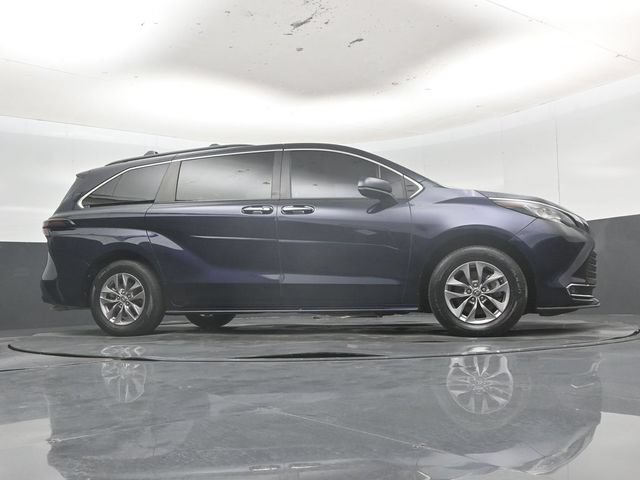 Used 2023 Toyota Sienna XLE FWD image 52