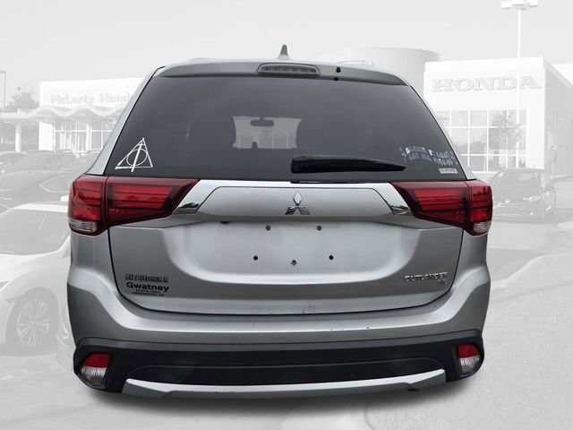 Used 2018 Mitsubishi Outlander SE AWD/4WD image 3