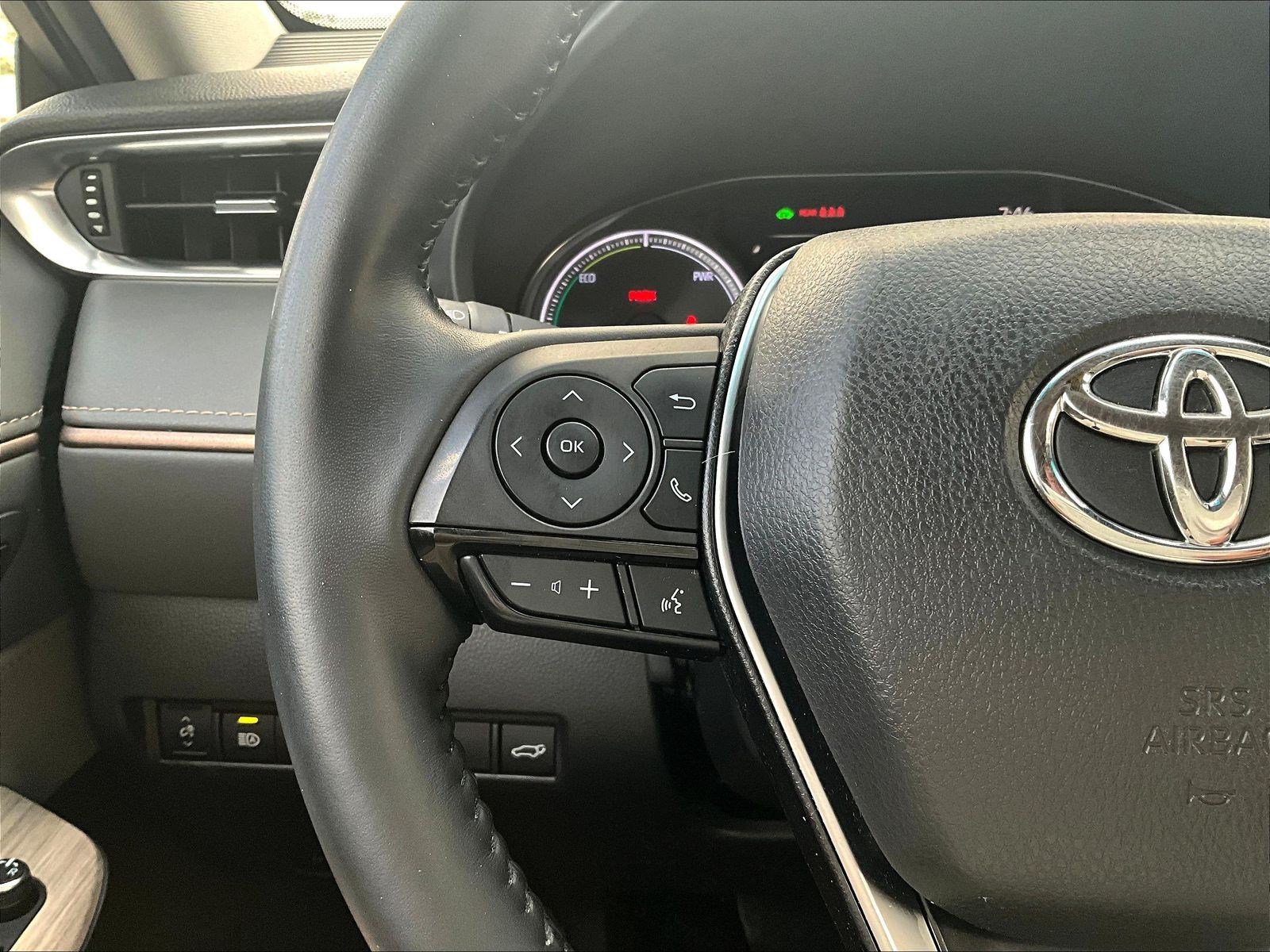Used 2024 Toyota Venza XLE AWD/4WD image 11