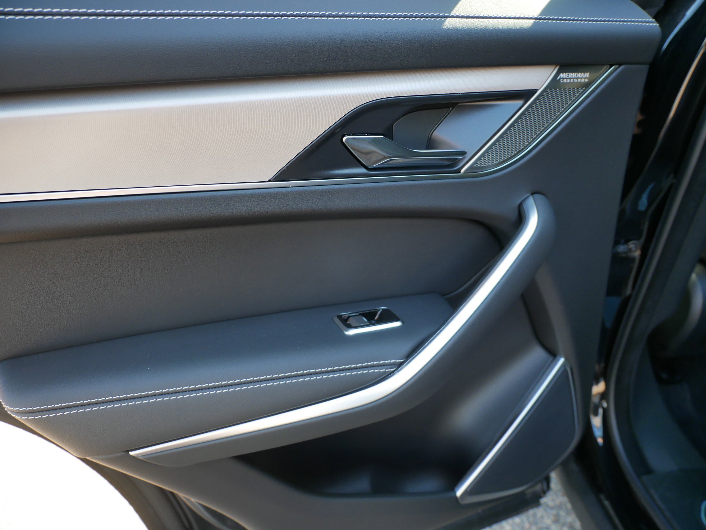 New 2026 Jaguar F-PACE R-Dynamic S image 7