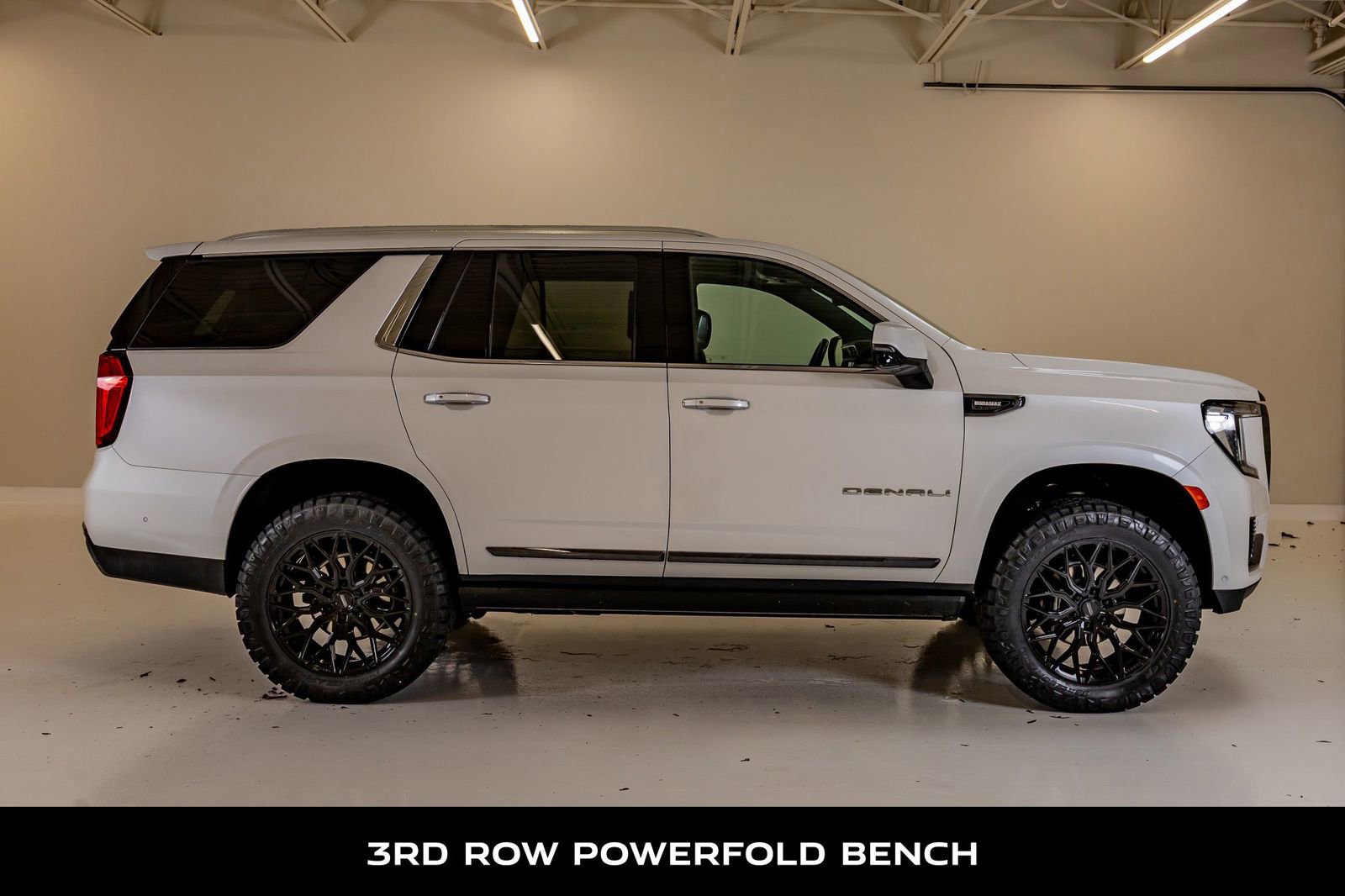 Used 2024 GMC Yukon Denali Ultimate AWD/4WD image 11