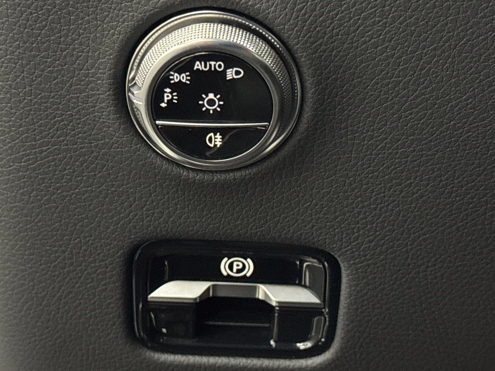 Certified 2025 Mercedes-Benz GLC 350e 4MATIC image 27