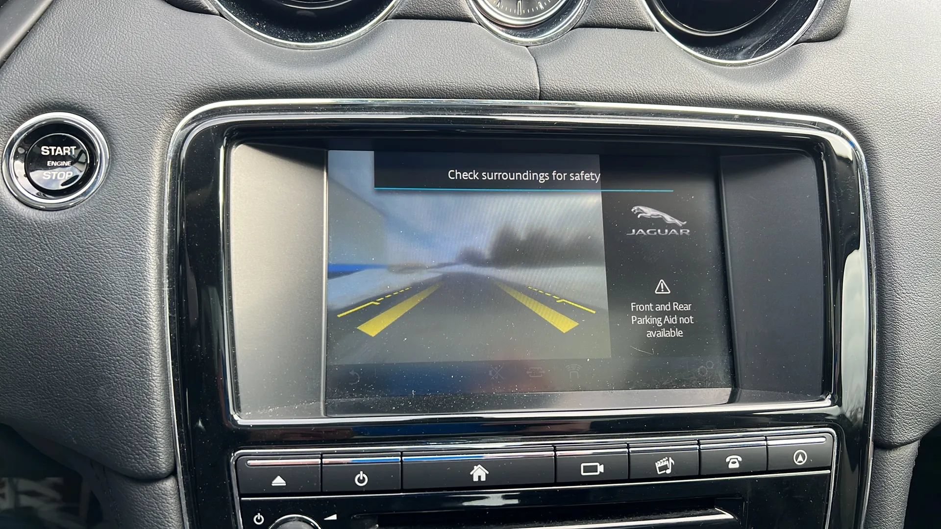 Used 2016 Jaguar XJ Supercharged RWD image 27