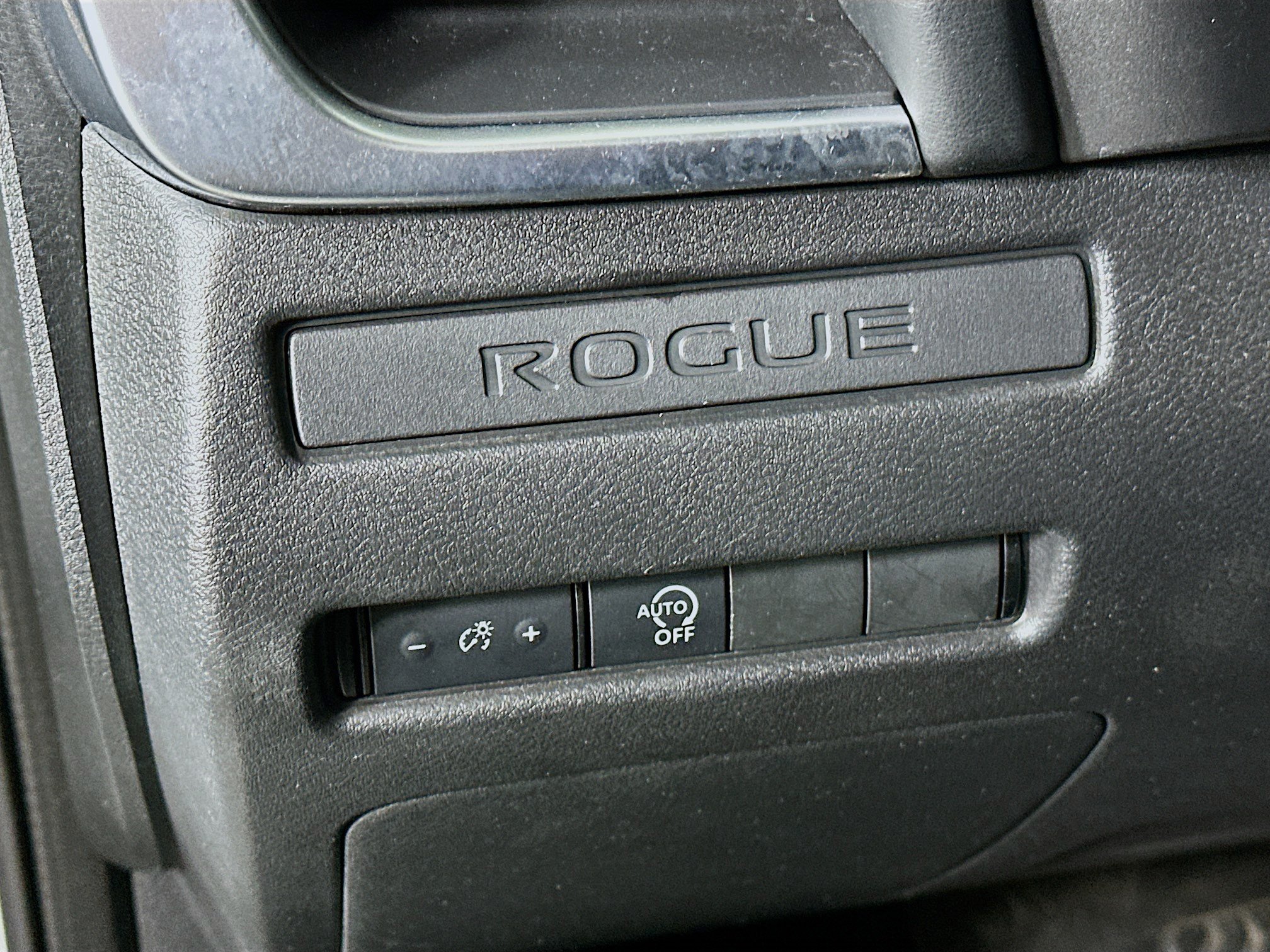 Used 2023 Nissan Rogue S FWD image 17