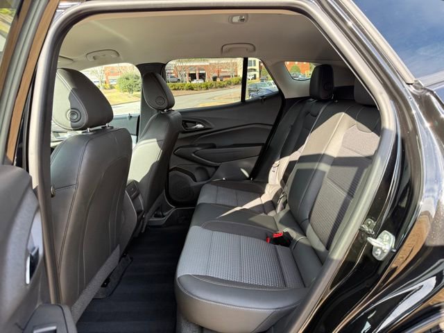 Used 2025 Chevrolet Trax LT FWD image 25