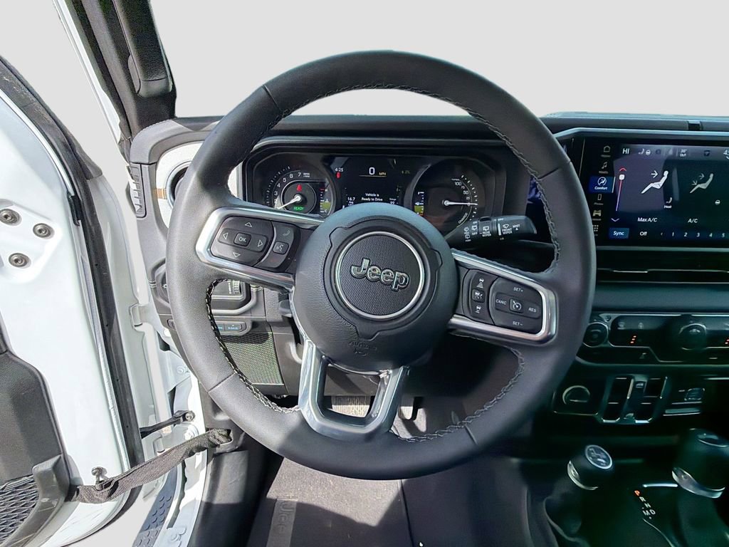 Used 2025 Jeep Wrangler Unlimited Sahara image 11