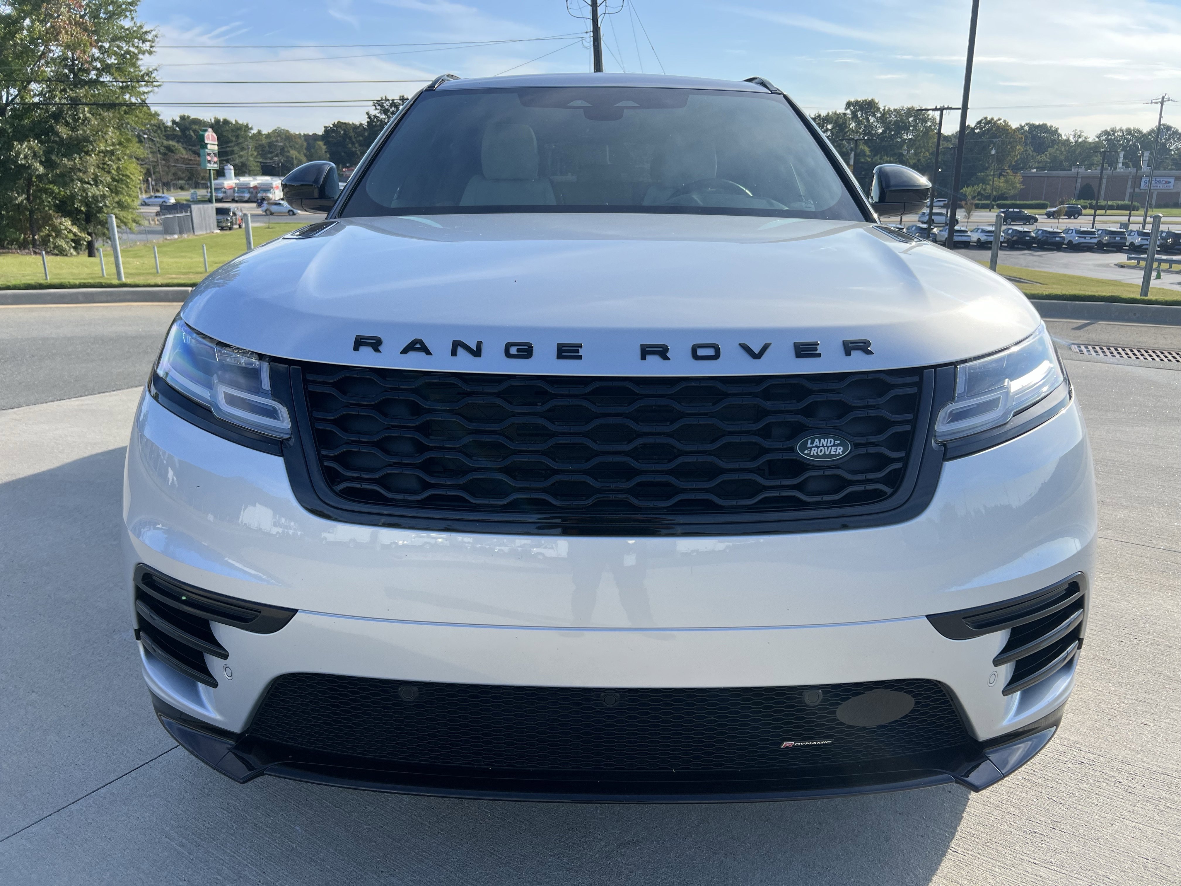 Used 2023 Land Rover Range Rover Velar R-Dynamic S image 10