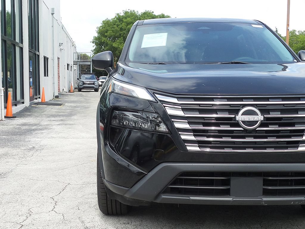 Used 2024 Nissan Rogue S FWD image 10