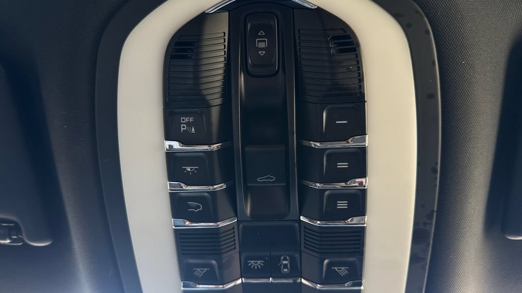 Used 2019 Porsche Macan AWD/4WD image 41