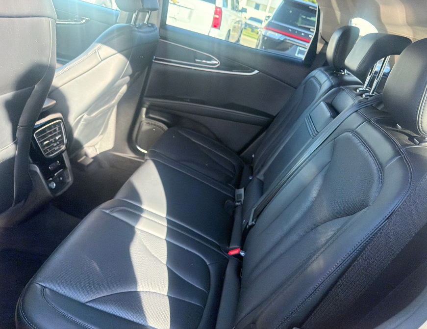Used 2023 Lincoln Nautilus Reserve AWD/4WD image 9