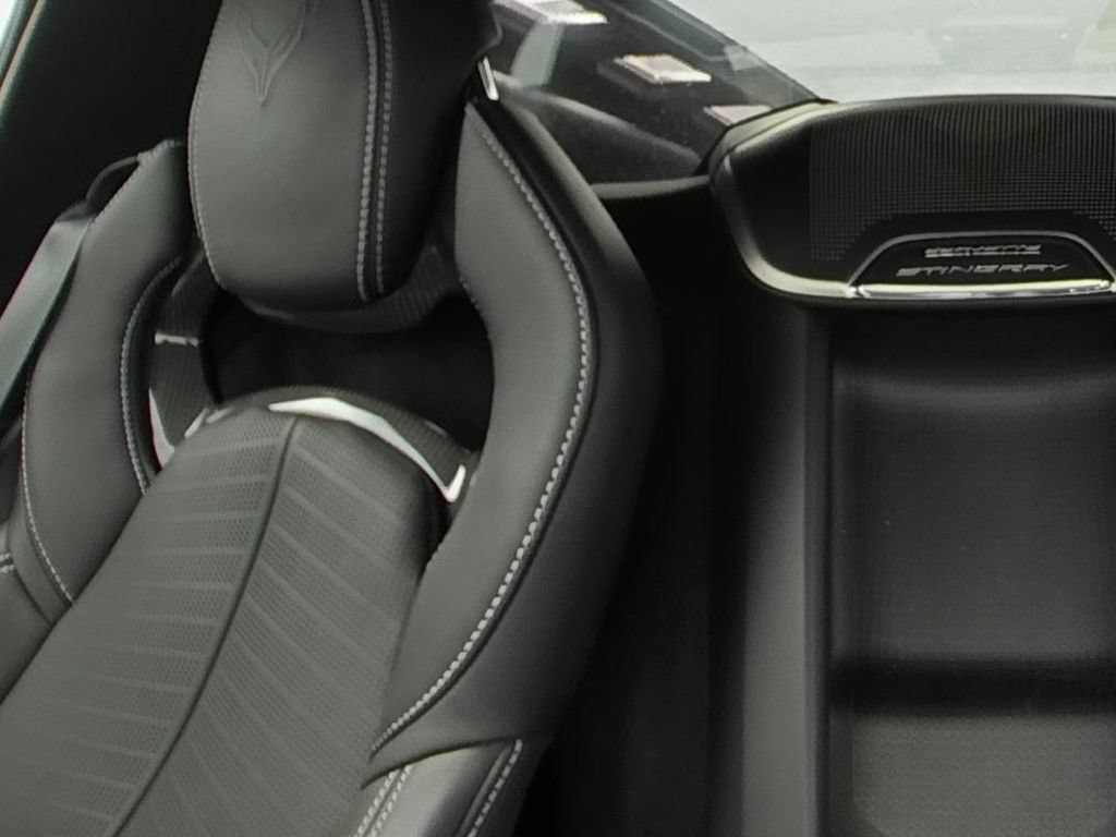Used 2025 Chevrolet Corvette Stingray Premium Cpe w/ Z51 Performance Package RWD image 19