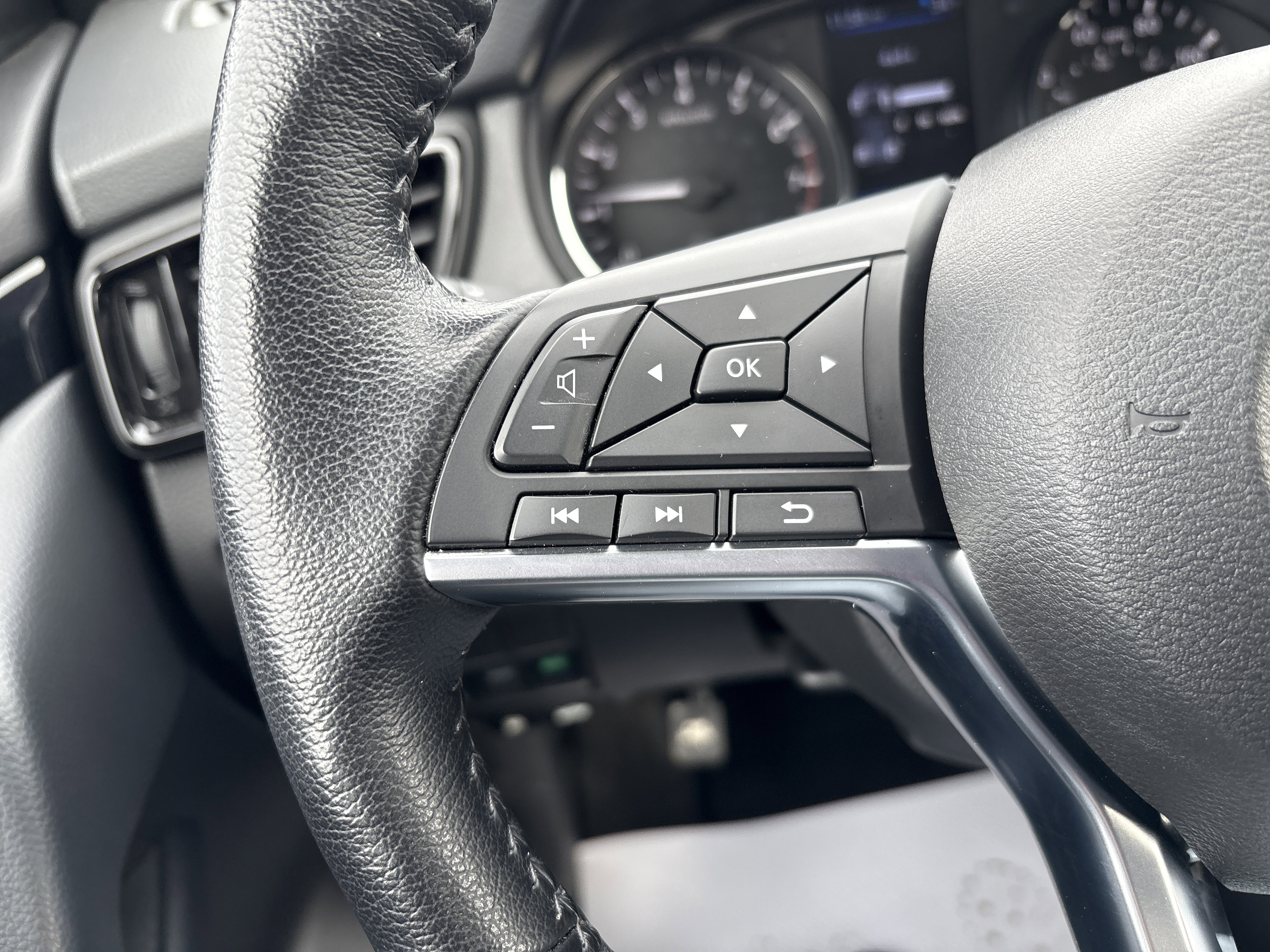 Used 2022 Nissan Rogue Sport SV image 19