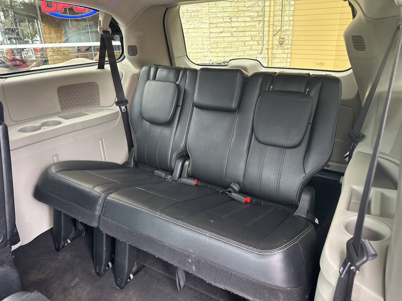 Used 2015 Chrysler Town & Country Touring FWD image 7