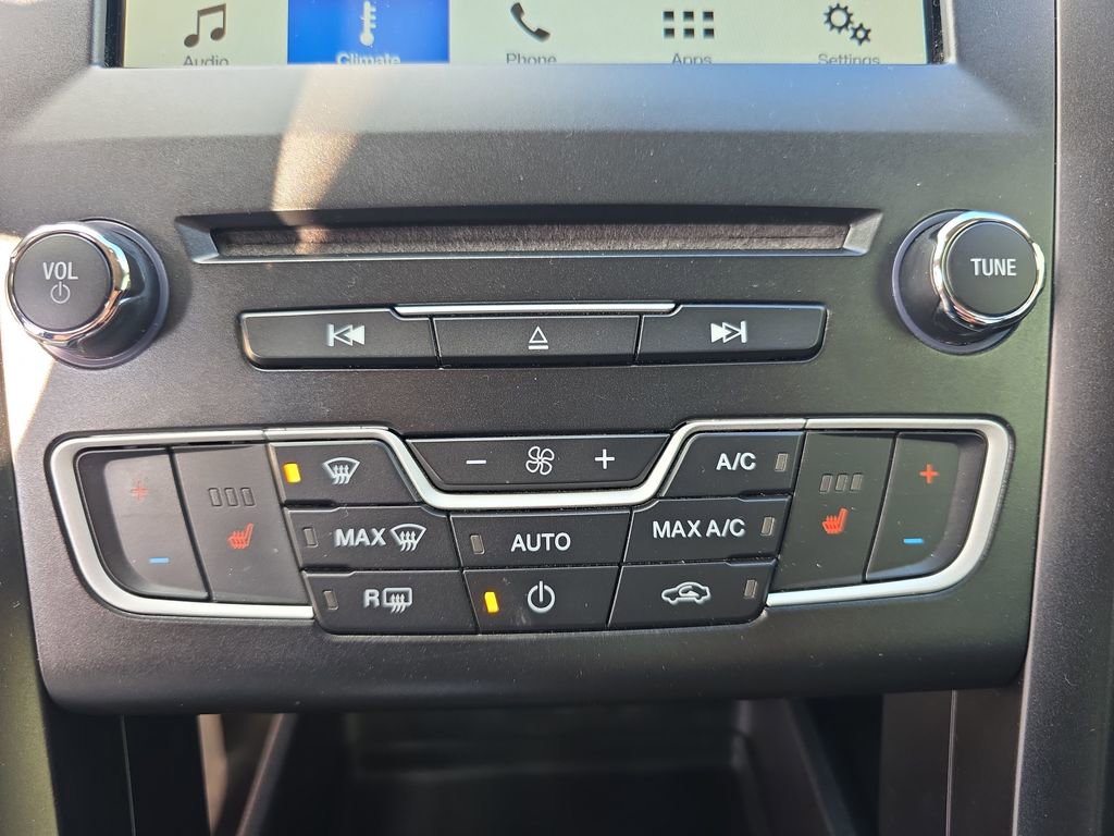 Used 2018 Ford Fusion SE w/ Equipment Group 201A image 29