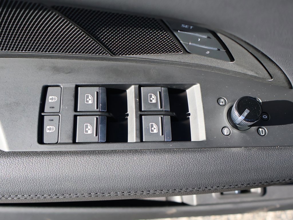 Used 2023 Audi e-tron GT Premium Plus image 39