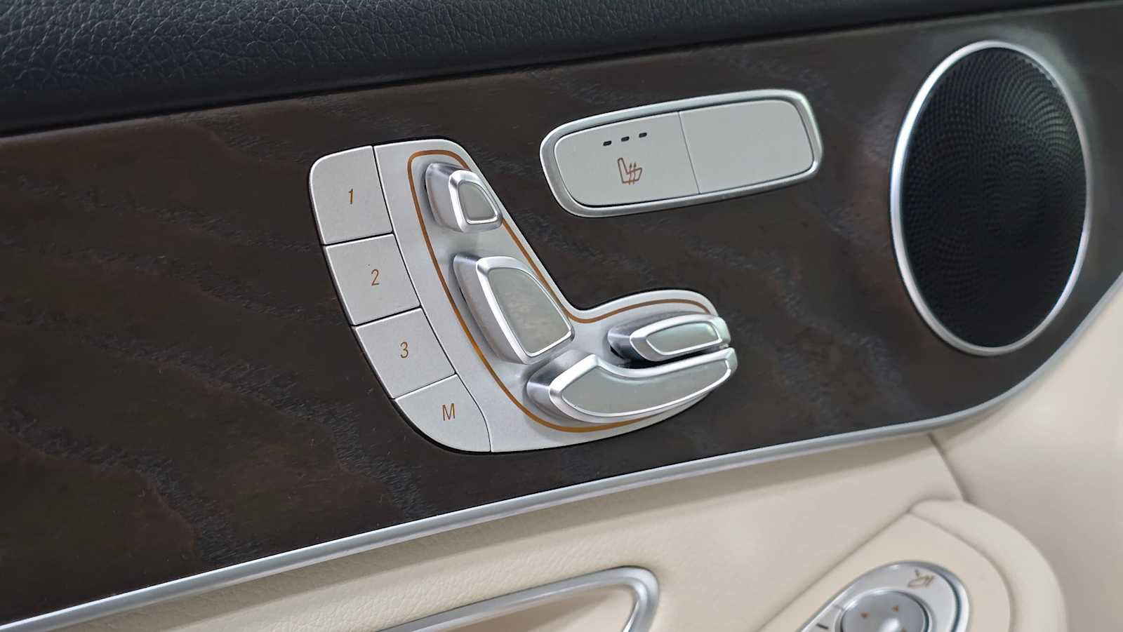 Used 2019 Mercedes-Benz GLC 300 4MATIC image 23