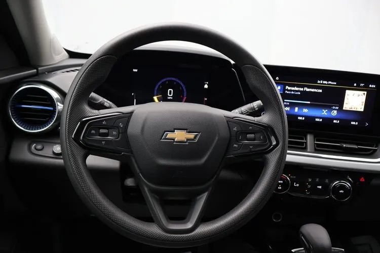 Used 2025 Chevrolet Trax LT FWD image 20