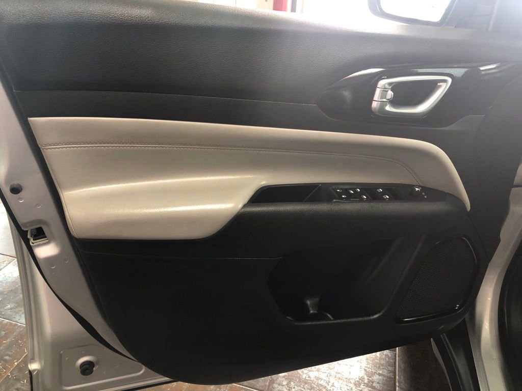 Used 2024 Jeep Compass Limited image 13