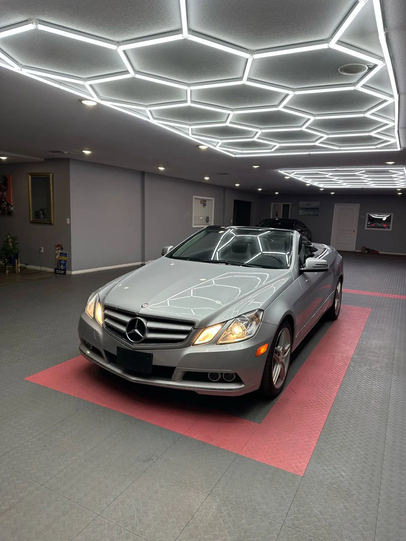 Used 2011 Mercedes-Benz E 350 Cabriolet image 2